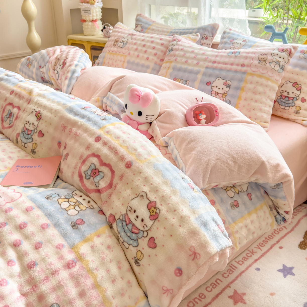 91家纺网 家纺一手货源 找家纺 摩妮卡 2025新款小清新加厚260克牛奶绒泡泡绒四件套 凯蒂小熊