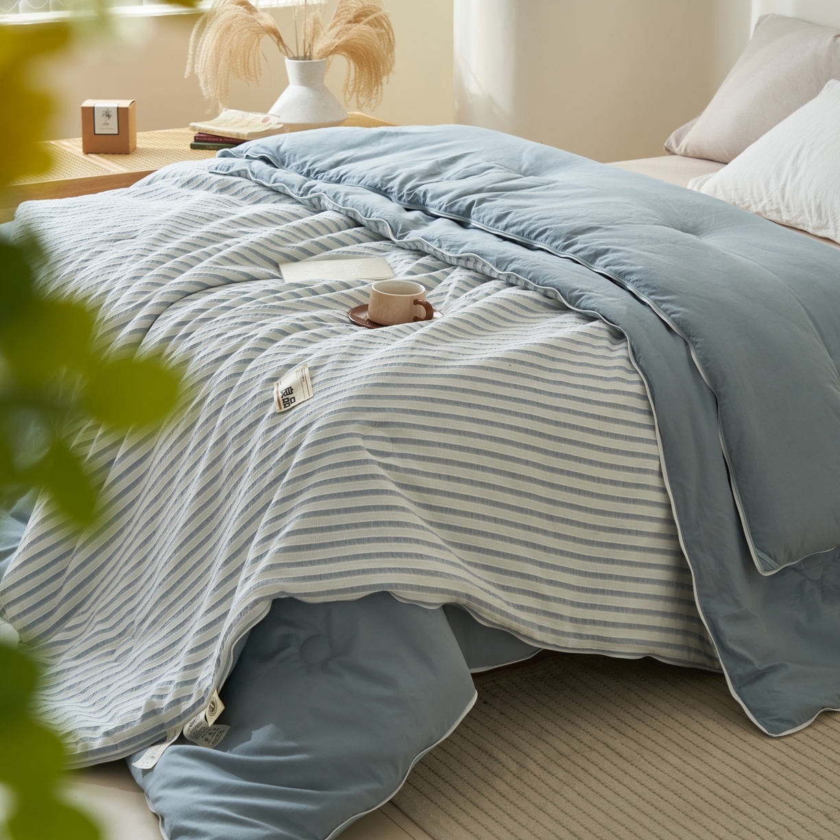 91家纺网 家纺一手货源 找家纺 子由家居 2025新款水洗简约条纹大豆子母被被子被芯 色织条纹-浅蓝