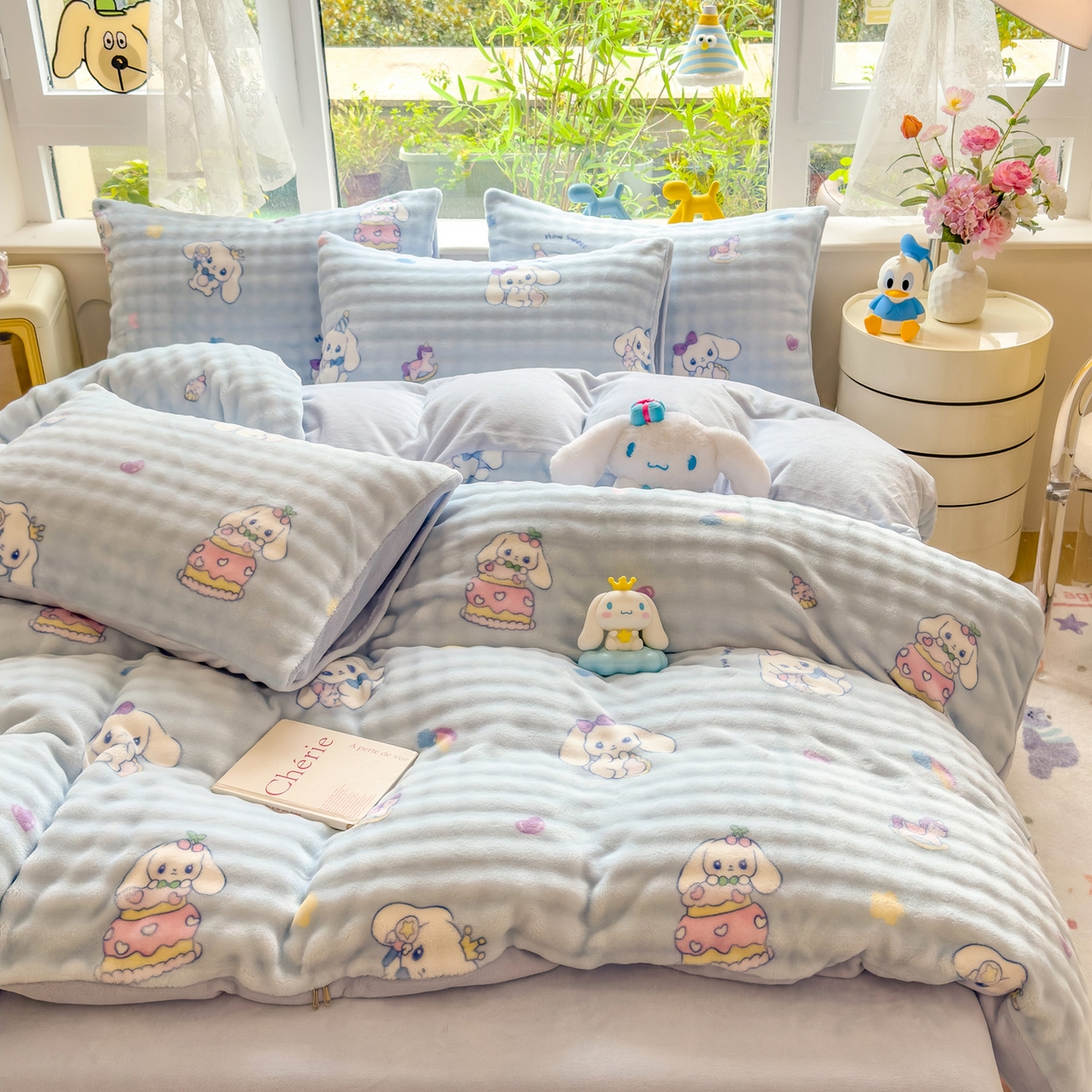 91家纺网 家纺一手货源 找家纺 摩妮卡 2025新款小清新加厚260克牛奶绒泡泡绒四件套 奶蓝玉桂狗