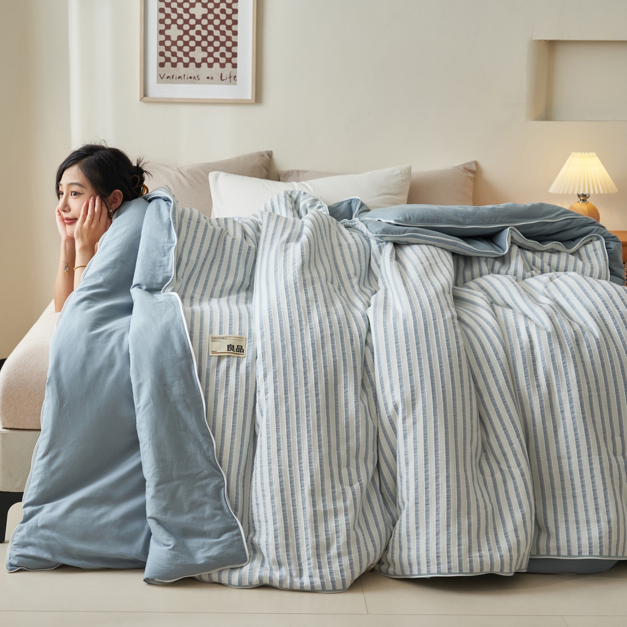 91家纺网 家纺一手货源 找家纺 子由家居 2025新款水洗简约条纹大豆子母被被子被芯 色织条纹-浅蓝