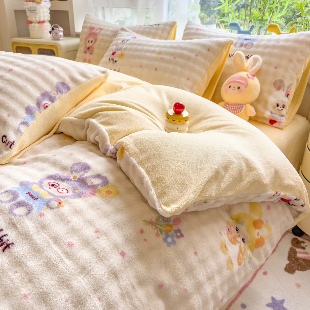 91家纺网 家纺一手货源 找家纺 摩妮卡 2025新款小清新加厚260克牛奶绒泡泡绒四件套 萌兔时光