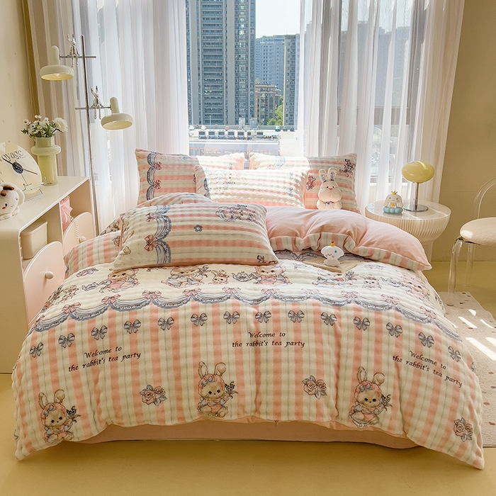 91家纺网 家纺一手货源 找家纺 摩妮卡 2025新款小清新加厚260克牛奶绒泡泡绒四件套 洛丽兔