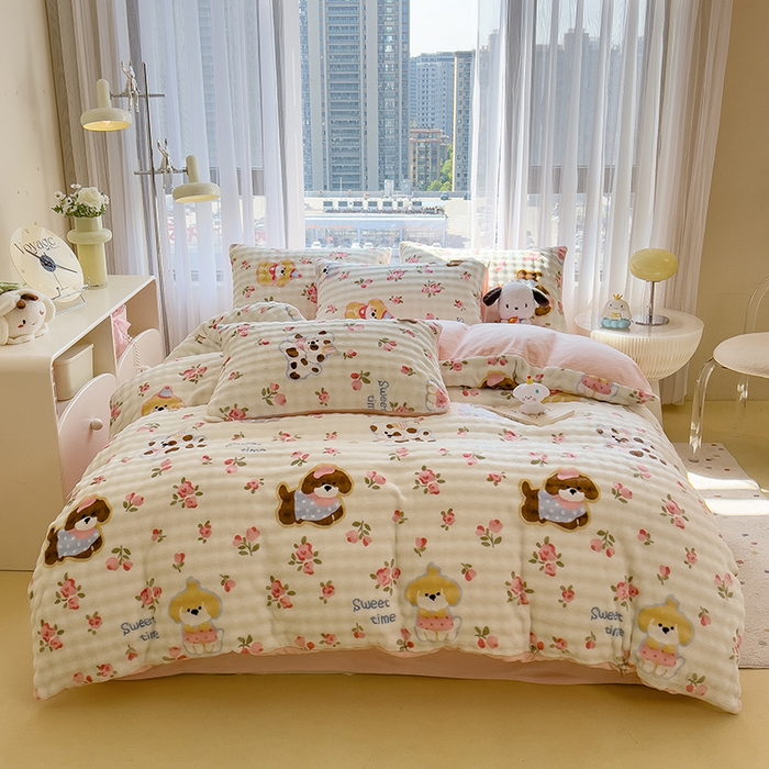 91家纺网 家纺一手货源 找家纺 摩妮卡 2025新款小清新加厚260克牛奶绒泡泡绒四件套 花园狗