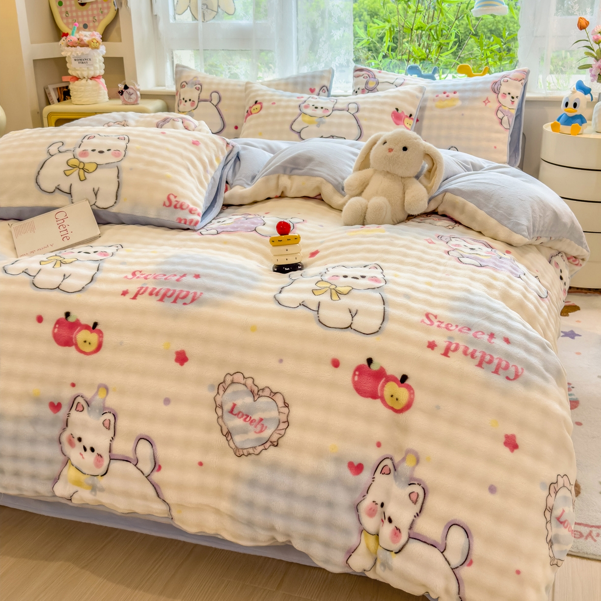 91家纺网 家纺一手货源 找家纺 摩妮卡 2025新款小清新加厚260克牛奶绒泡泡绒四件套 软萌小猫