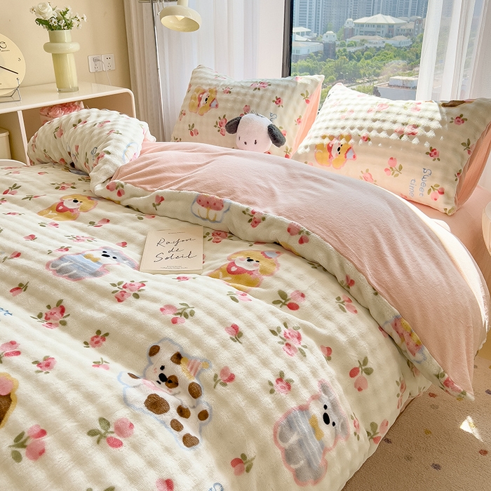 91家纺网 家纺一手货源 找家纺 摩妮卡 2025新款小清新加厚260克牛奶绒泡泡绒四件套 花园狗