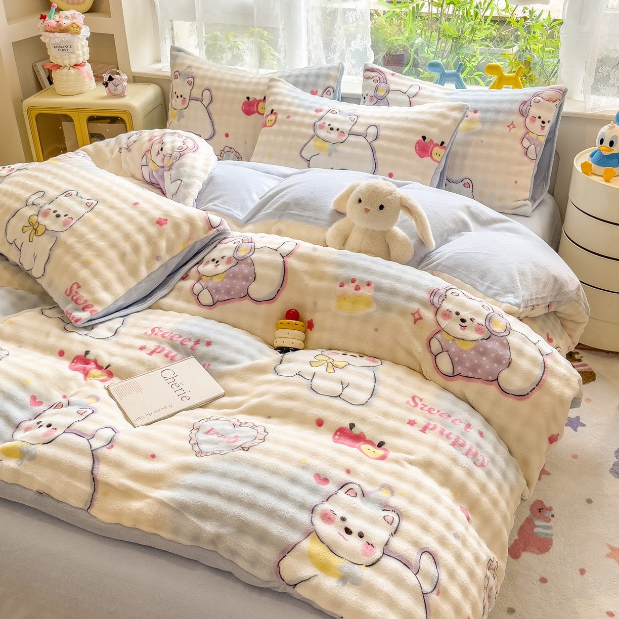 91家纺网 家纺一手货源 找家纺 摩妮卡 2025新款小清新加厚260克牛奶绒泡泡绒四件套 软萌小猫