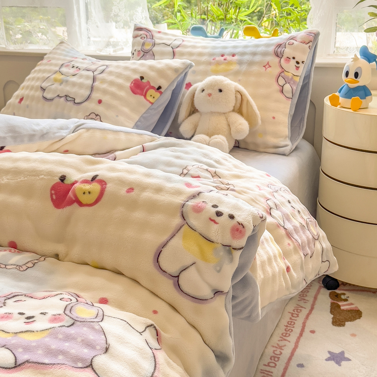 91家纺网 家纺一手货源 找家纺 摩妮卡 2025新款小清新加厚260克牛奶绒泡泡绒四件套 软萌小猫