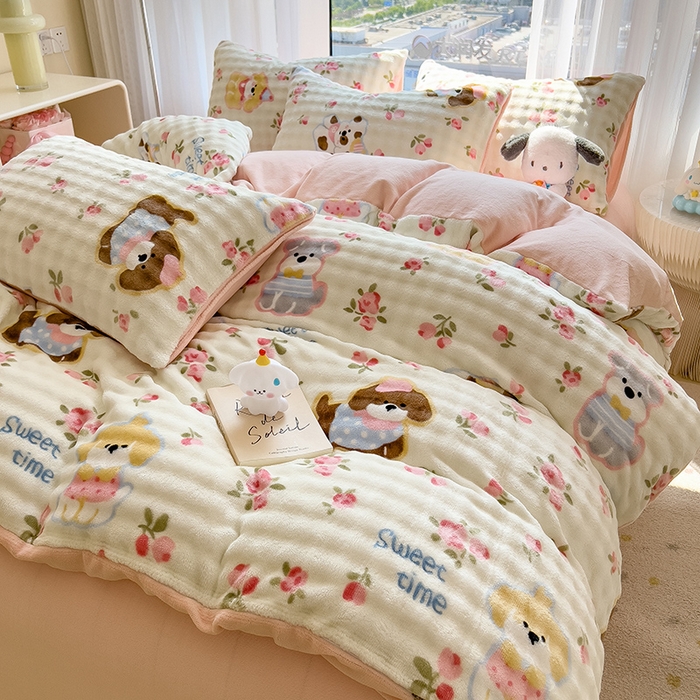 91家纺网 家纺一手货源 找家纺 摩妮卡 2025新款小清新加厚260克牛奶绒泡泡绒四件套 花园狗