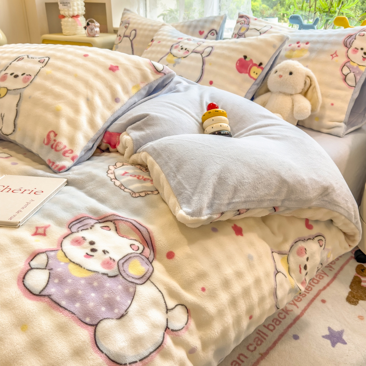 91家纺网 家纺一手货源 找家纺 摩妮卡 2025新款小清新加厚260克牛奶绒泡泡绒四件套 软萌小猫