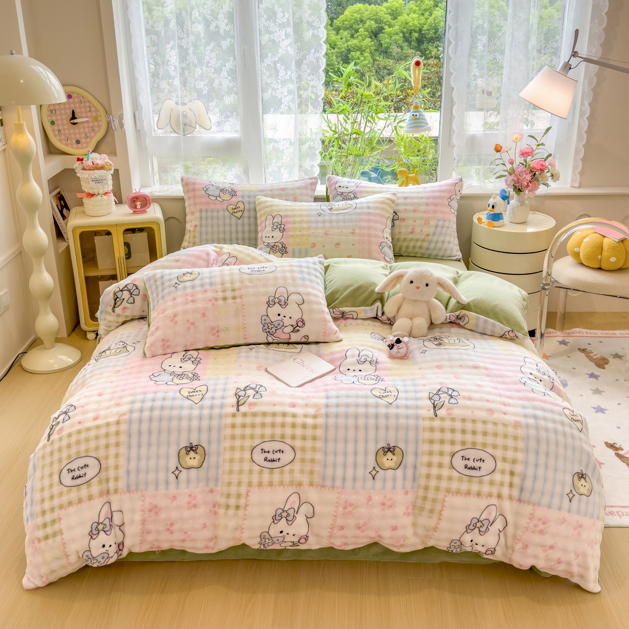 91家纺网 家纺一手货源 找家纺 摩妮卡 2025新款小清新加厚260克牛奶绒泡泡绒四件套 甜系兔兔