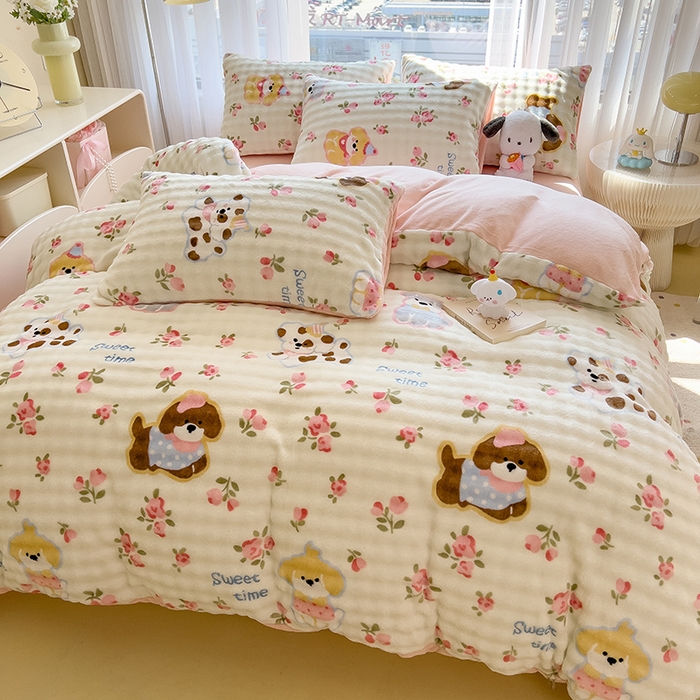 91家纺网 家纺一手货源 找家纺 摩妮卡 2025新款小清新加厚260克牛奶绒泡泡绒四件套 花园狗