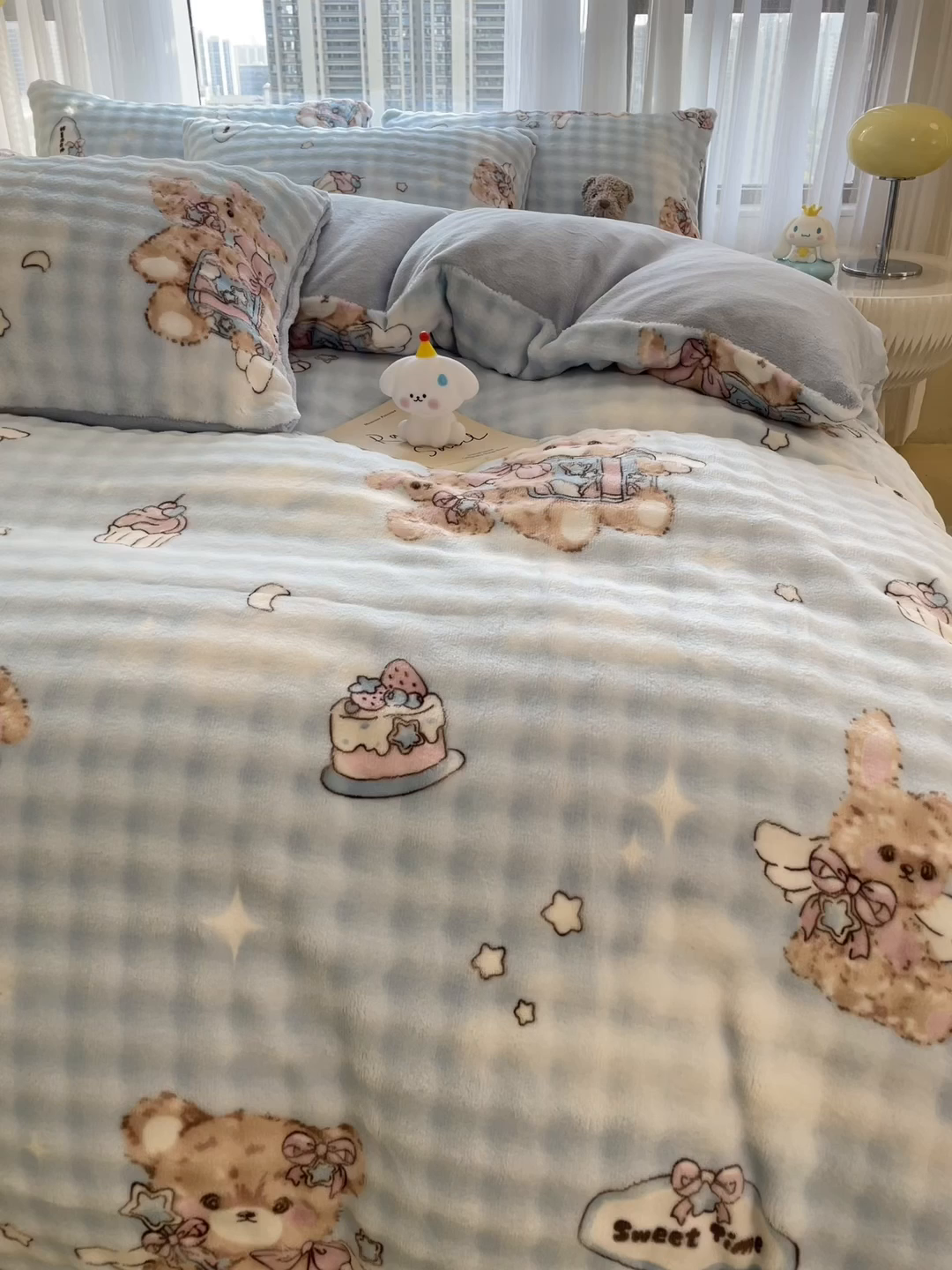 91家纺网 家纺一手货源 找家纺 摩妮卡 2025新款小清新加厚260克牛奶绒泡泡绒四件套 软萌萌小兔