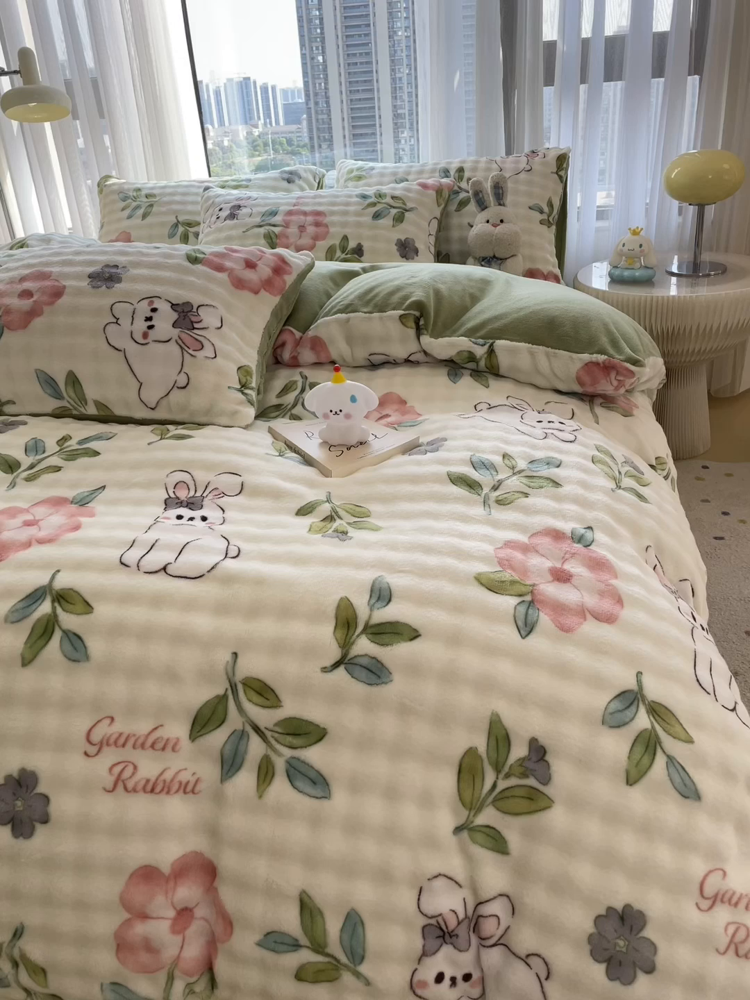 91家纺网 家纺一手货源 找家纺 摩妮卡 2025新款小清新加厚260克牛奶绒泡泡绒四件套 暮雅