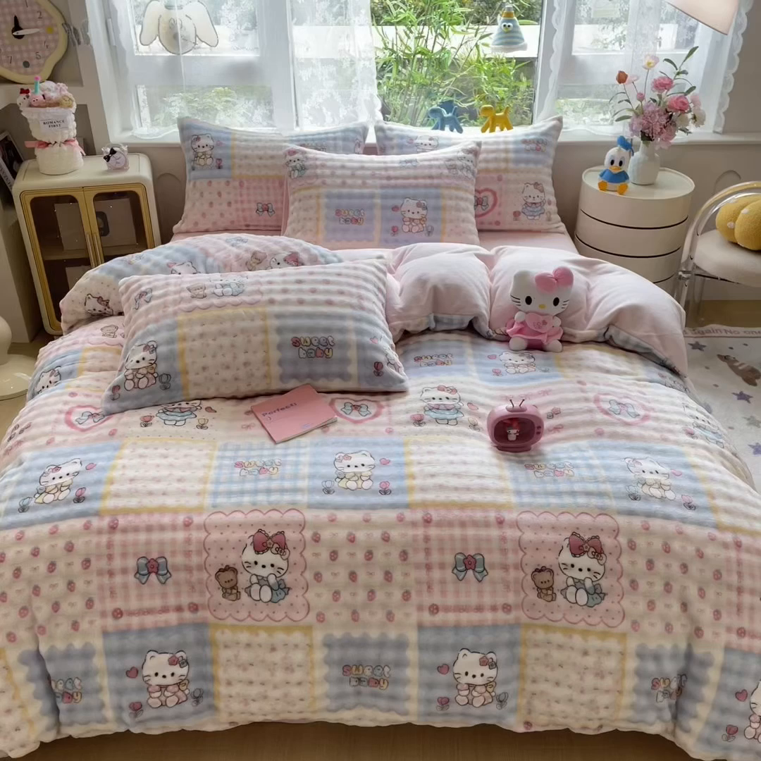 91家纺网 家纺一手货源 找家纺 摩妮卡 2025新款小清新加厚260克牛奶绒泡泡绒四件套 凯蒂小熊