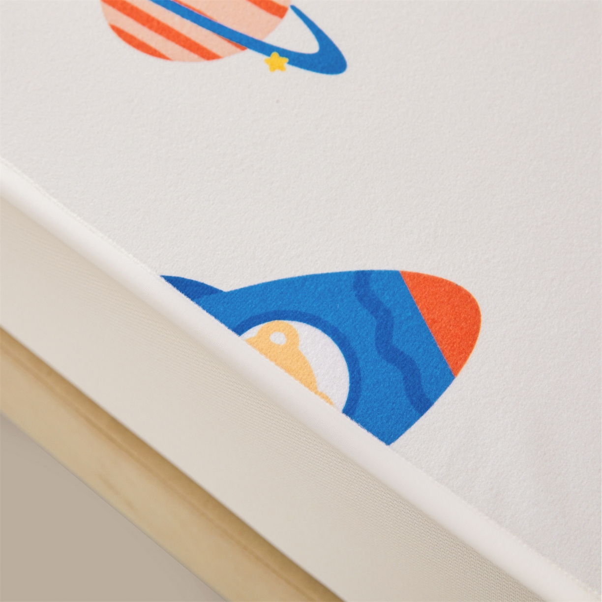 91家纺网 家纺一手货源 找家纺 雯豆家纺 2025新款TPU防水隔尿床笠防脏垫单床笠床笠单件 防水床笠-火箭飞船