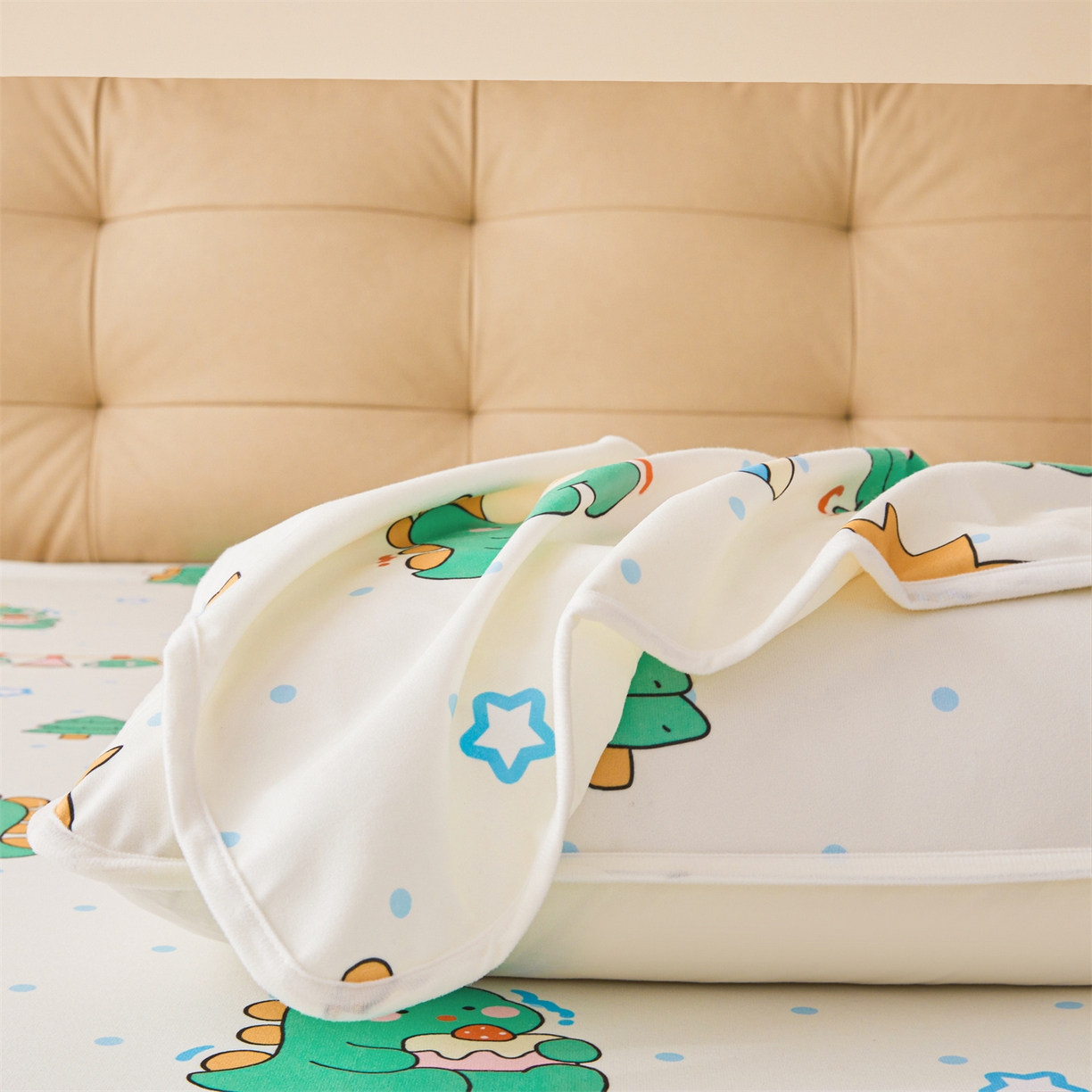 91家纺网 家纺一手货源 找家纺 雯豆家纺 2025新款TPU防水隔尿床笠防脏垫单床笠床笠单件 防水床笠-恐龙运动员