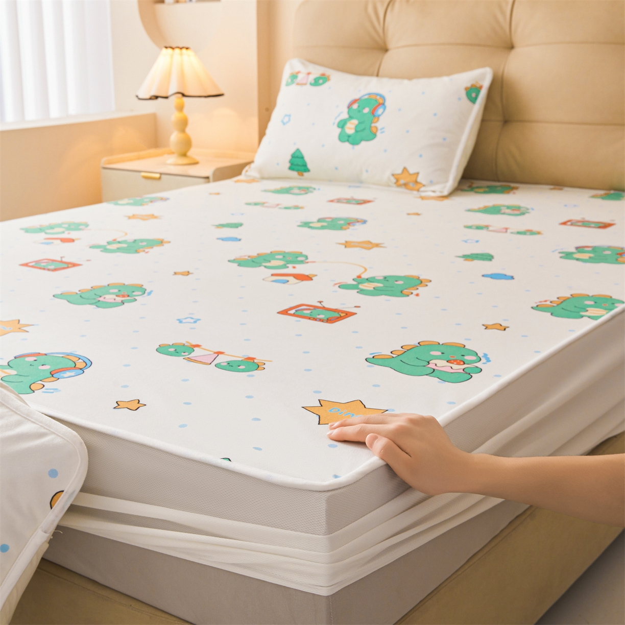 91家纺网 家纺一手货源 找家纺 雯豆家纺 2025新款TPU防水隔尿床笠防脏垫单床笠床笠单件 防水床笠-恐龙运动员