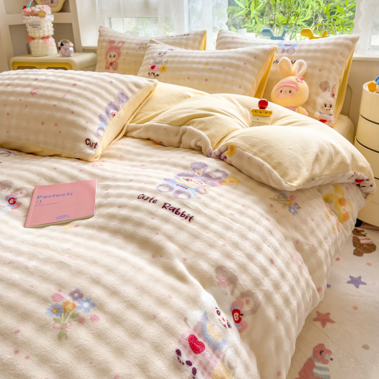 91家纺网 家纺一手货源 找家纺 摩妮卡 2025新款小清新加厚260克牛奶绒泡泡绒四件套 萌兔时光