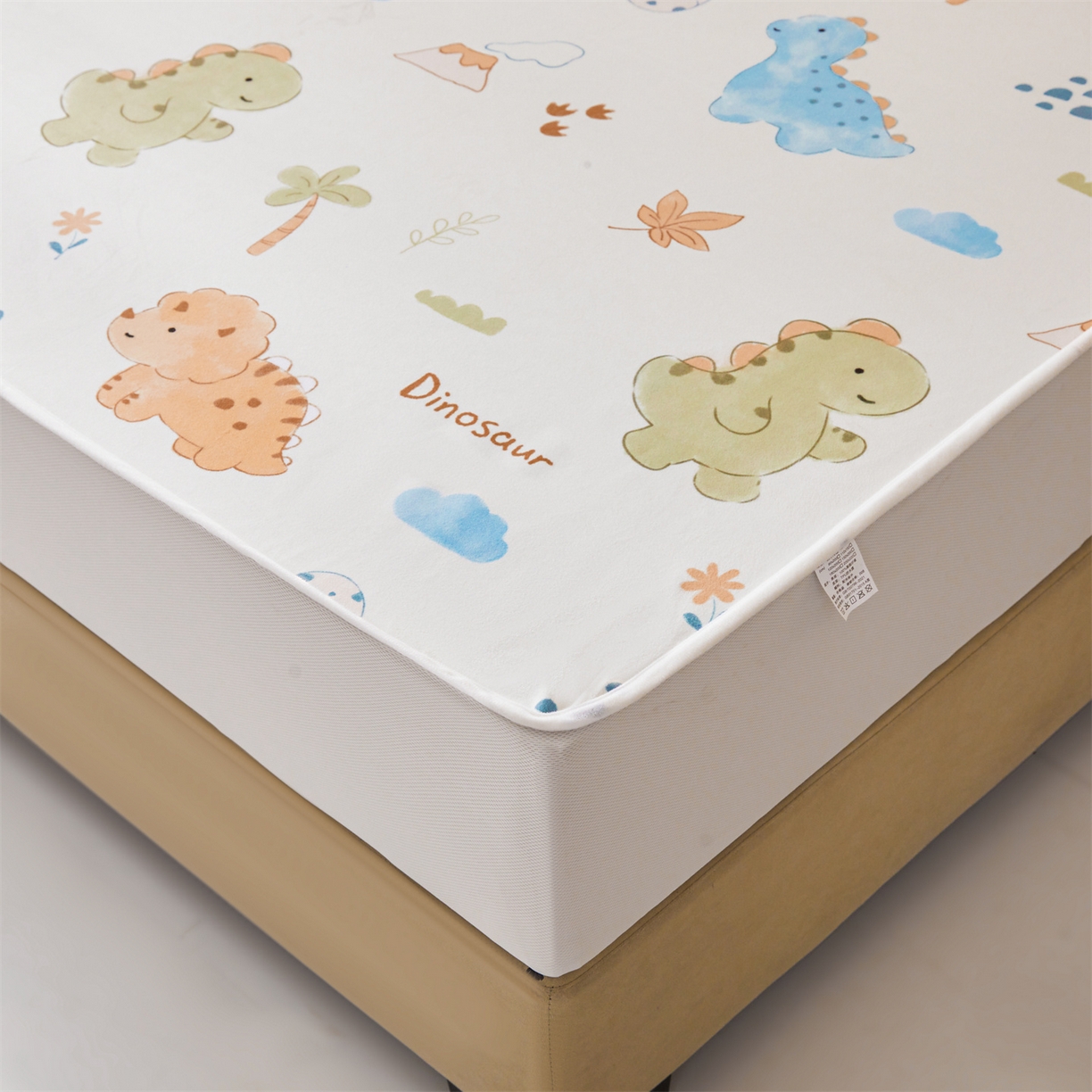 91家纺网 家纺一手货源 找家纺 雯豆家纺 2025新款TPU防水隔尿床笠防脏垫单床笠床笠单件 防水床笠-沙滩恐龙