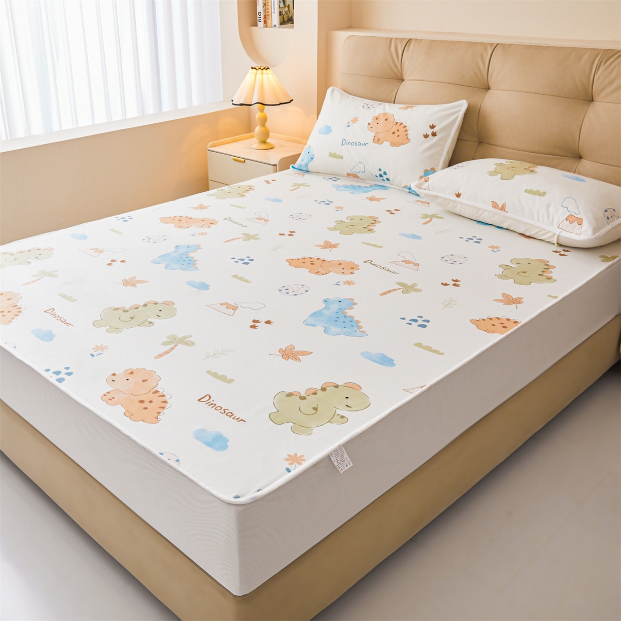 91家纺网 家纺一手货源 找家纺 雯豆家纺 2025新款TPU防水隔尿床笠防脏垫单床笠床笠单件 防水床笠-沙滩恐龙