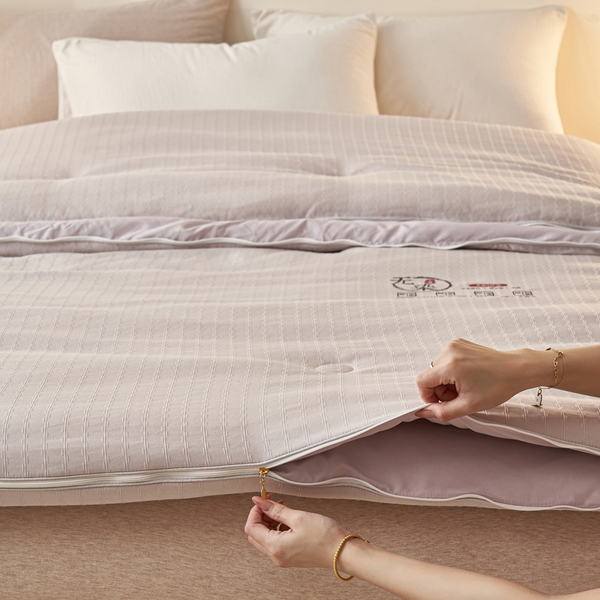 91家纺网 家纺一手货源 找家纺 子由家居 2025新款水洗长城格提花子母被被子被芯 长城格-浅灰