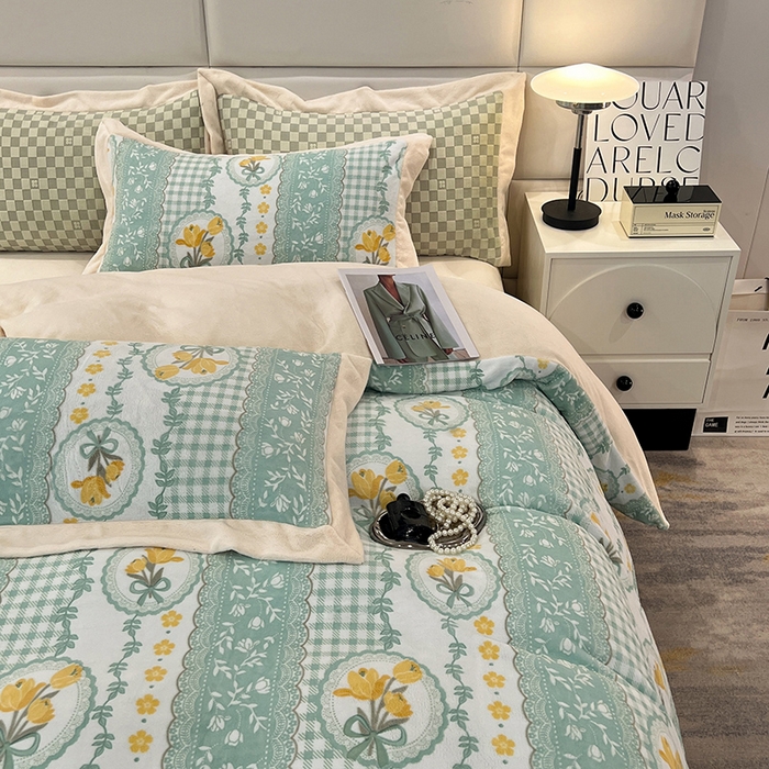 91家纺网 家纺一手货源 找家纺 花香四季家纺 2025新款全消光工艺320克牛奶绒四件套 花恋