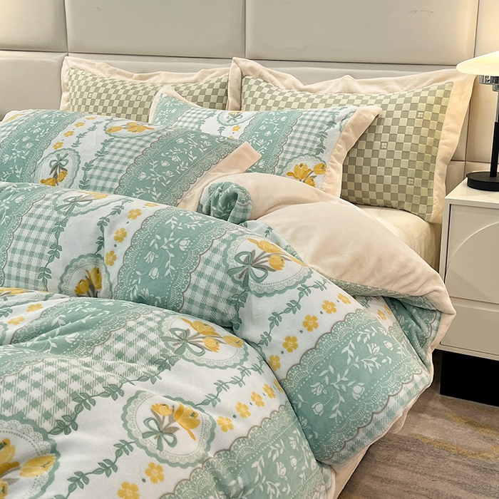 91家纺网 家纺一手货源 找家纺 花香四季家纺 2025新款全消光工艺320克牛奶绒四件套 花恋