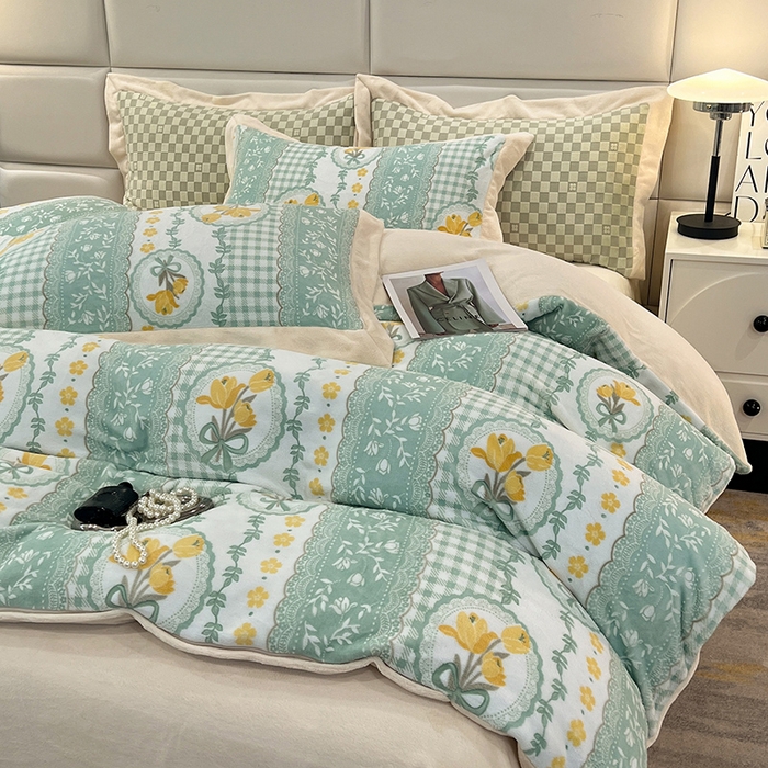 91家纺网 家纺一手货源 找家纺 花香四季家纺 2025新款全消光工艺320克牛奶绒四件套 花恋