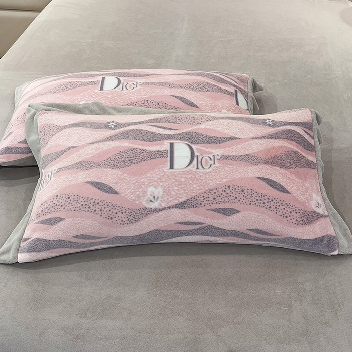 91家纺网 家纺一手货源 找家纺 花香四季家纺 2025新款全消光工艺320克牛奶绒四件套 迷失幻境-粉