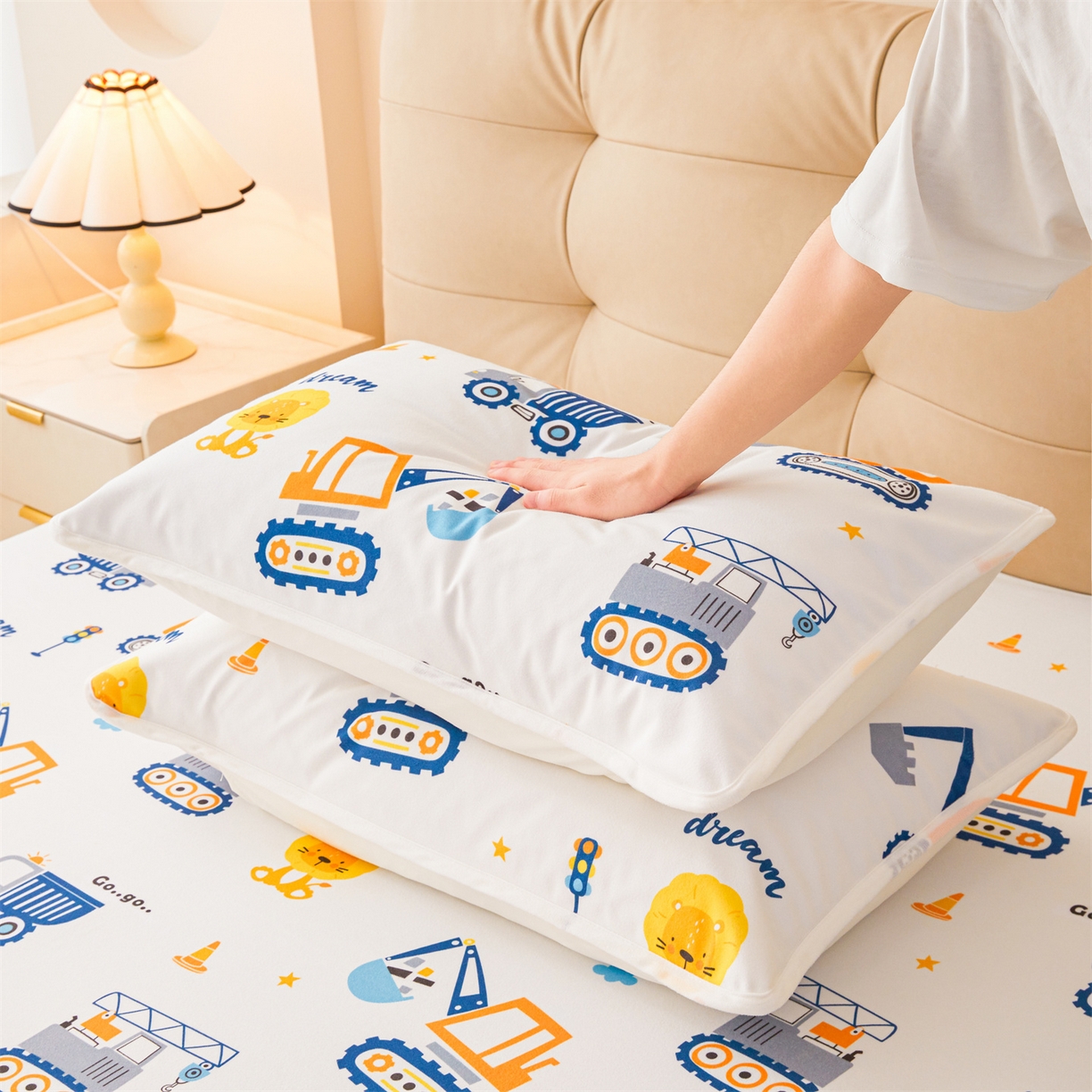 91家纺网 家纺一手货源 找家纺 雯豆家纺 2025新款TPU防水隔尿床笠防脏垫单床笠床笠单件 防水床笠-挖掘机