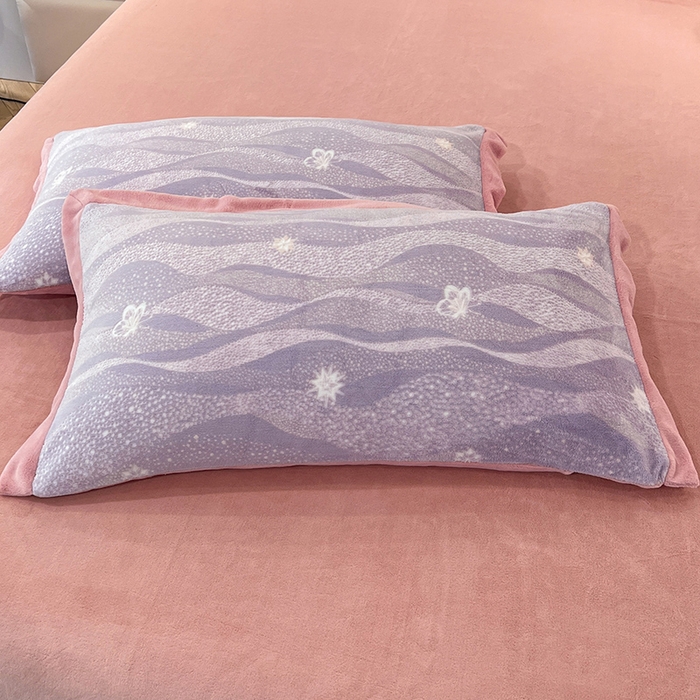 91家纺网 家纺一手货源 找家纺 花香四季家纺 2025新款全消光工艺320克牛奶绒四件套 迷失幻境-紫