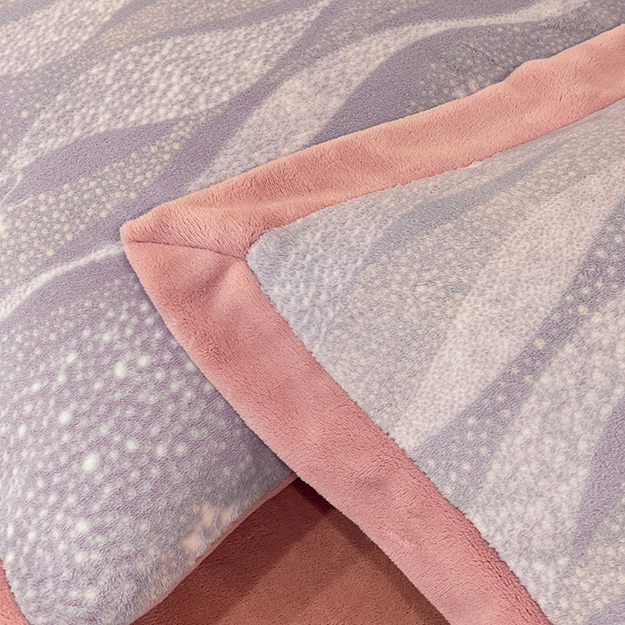 91家纺网 家纺一手货源 找家纺 花香四季家纺 2025新款全消光工艺320克牛奶绒四件套 迷失幻境-紫