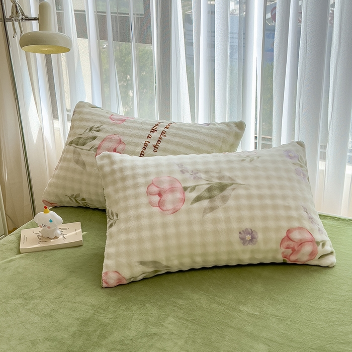 91家纺网 家纺一手货源 找家纺 摩妮卡 2025新款小清新加厚260克牛奶绒泡泡绒四件套 小兔甜甜酱