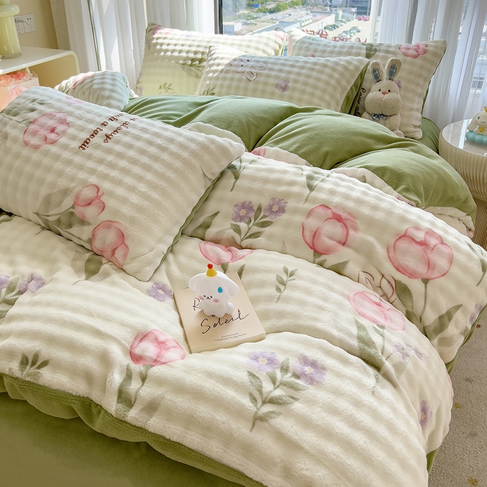 91家纺网 家纺一手货源 找家纺 摩妮卡 2025新款小清新加厚260克牛奶绒泡泡绒四件套 小兔甜甜酱