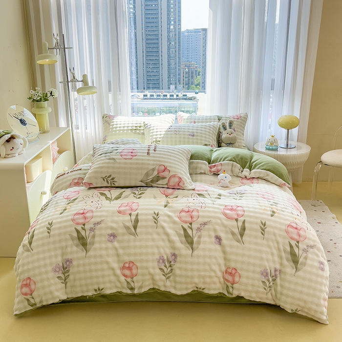 91家纺网 家纺一手货源 找家纺 摩妮卡 2025新款小清新加厚260克牛奶绒泡泡绒四件套 小兔甜甜酱