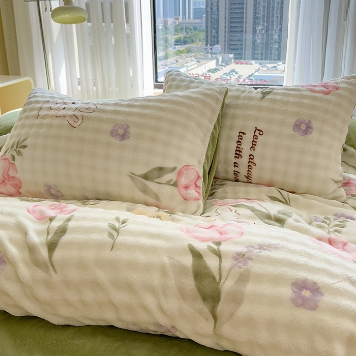 91家纺网 家纺一手货源 找家纺 摩妮卡 2025新款小清新加厚260克牛奶绒泡泡绒四件套 小兔甜甜酱