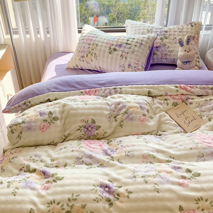 91家纺网 家纺一手货源 找家纺 摩妮卡 2025新款小清新加厚260克牛奶绒泡泡绒四件套 幽香恋曲