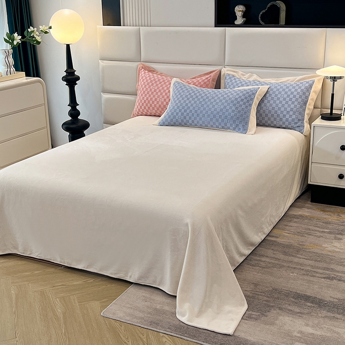 91家纺网 家纺一手货源 找家纺 花香四季家纺 2025新款全消光工艺320克牛奶绒四件套 棋盘格-蓝