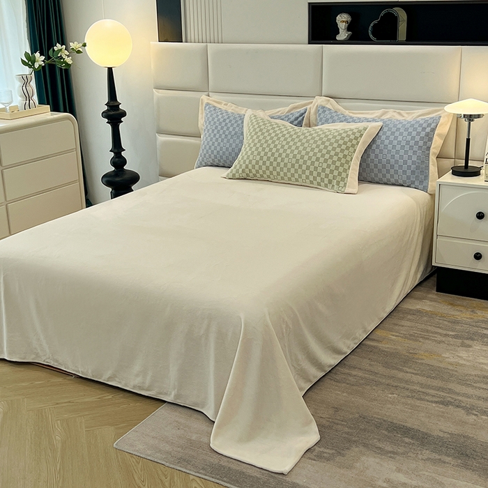 91家纺网 家纺一手货源 找家纺 花香四季家纺 2025新款全消光工艺320克牛奶绒四件套 棋盘格-绿