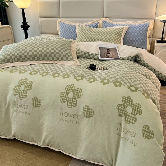 91家纺网 家纺一手货源 找家纺 花香四季家纺 2025新款全消光工艺320克牛奶绒四件套 棋盘格-绿