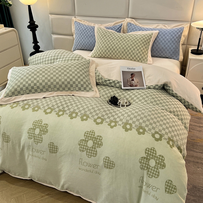 91家纺网 家纺一手货源 找家纺 花香四季家纺 2025新款全消光工艺320克牛奶绒四件套 棋盘格-绿