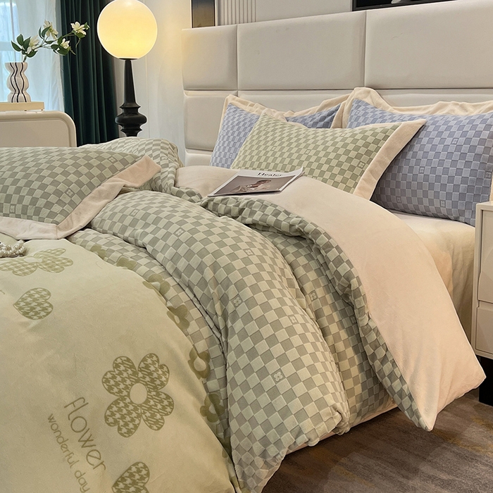 91家纺网 家纺一手货源 找家纺 花香四季家纺 2025新款全消光工艺320克牛奶绒四件套 棋盘格-绿