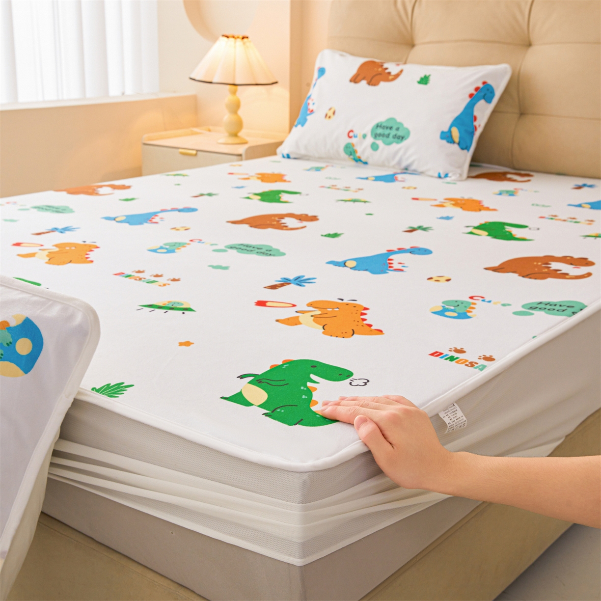 91家纺网 家纺一手货源 找家纺 雯豆家纺 2025新款TPU防水隔尿床笠防脏垫单床笠床笠单件 防水床笠-小恐龙