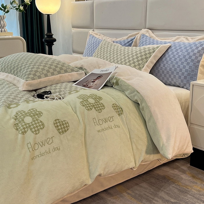 91家纺网 家纺一手货源 找家纺 花香四季家纺 2025新款全消光工艺320克牛奶绒四件套 棋盘格-绿