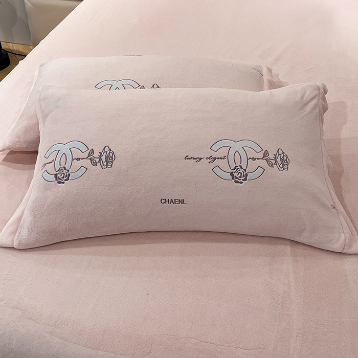 91家纺网 家纺一手货源 找家纺 花香四季家纺 2025新款全消光工艺320克牛奶绒四件套 心动玫瑰