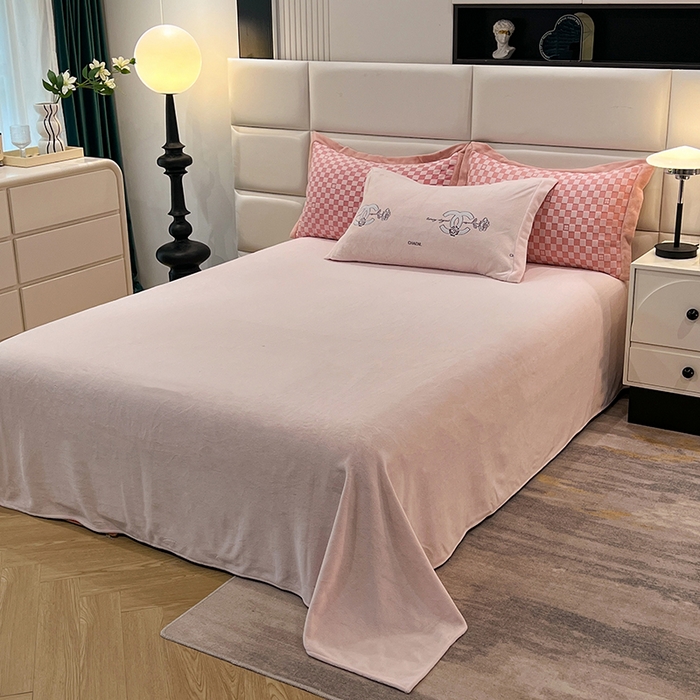 91家纺网 家纺一手货源 找家纺 花香四季家纺 2025新款全消光工艺320克牛奶绒四件套 心动玫瑰