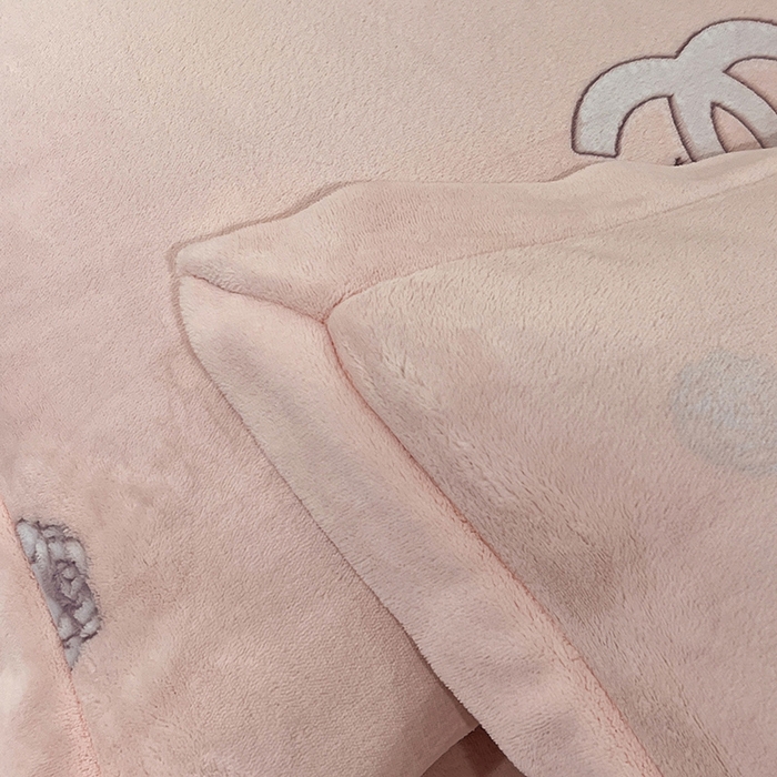 91家纺网 家纺一手货源 找家纺 花香四季家纺 2025新款全消光工艺320克牛奶绒四件套 心动玫瑰