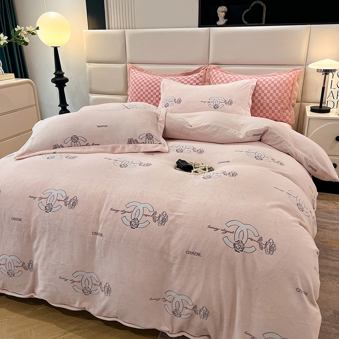 91家纺网 家纺一手货源 找家纺 花香四季家纺 2025新款全消光工艺320克牛奶绒四件套 心动玫瑰