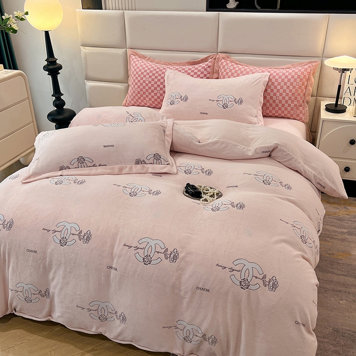 91家纺网 家纺一手货源 找家纺 花香四季家纺 2025新款全消光工艺320克牛奶绒四件套 心动玫瑰