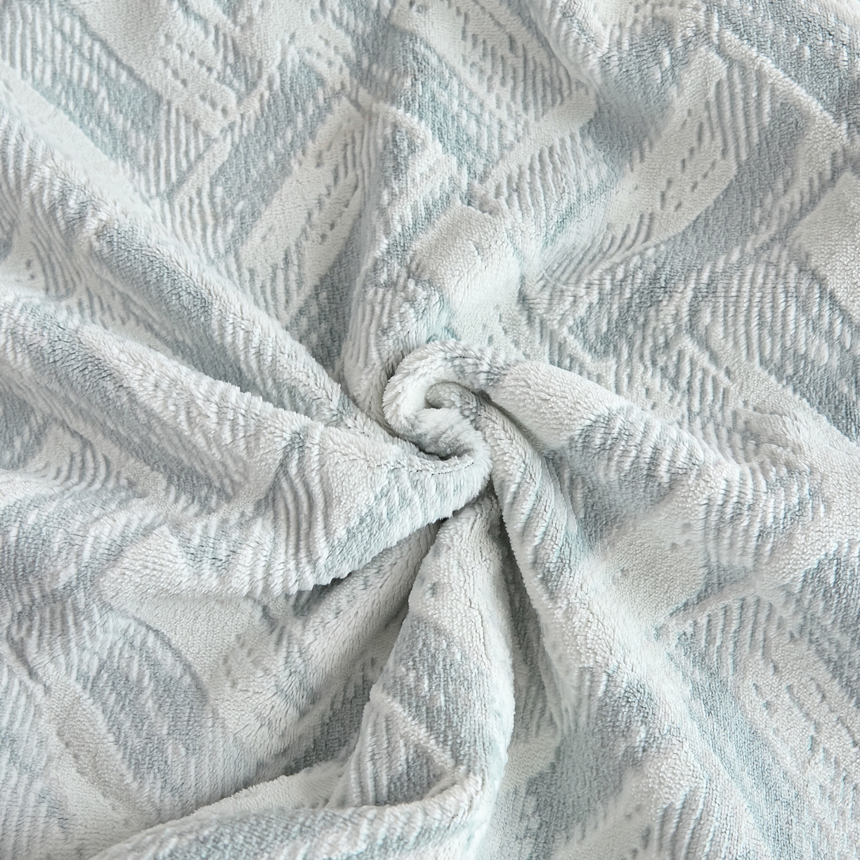 91家纺网 家纺一手货源 找家纺 言一 2025新款A类全消光超柔260G保暖加厚立体雕花牛奶绒四件套 霜语-蓝